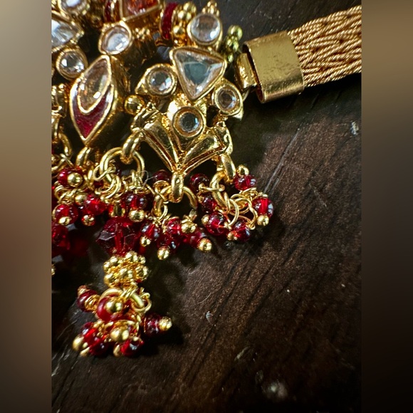 Gold Necklace & Earrings set - Picture 5 of 9